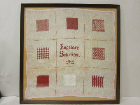 Sampler
Year 1912
Very beautiful and with a good character and with a showing up of many 
different techniques
In a very good condition
43,5cm x 43,5cm