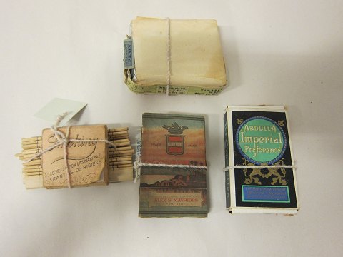 Cigarette cases 
Old cigarette cases and often with the original stamped revenue label is still 
intact with tax information and price
In a good condition
We have a large choice of of old tobacco goo