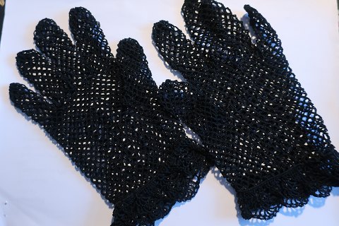 Vintage gloves
Black