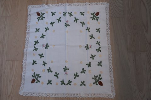Table cloth for the Christmas
Beautiful and embrodery made by hand
70cm x 66cm