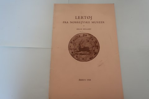 Lertøj fra Nørrejyske Museer
Af Helge Søgaard
1958
Bidrag til Jysk Keramiks Historie
Sideantal: 178