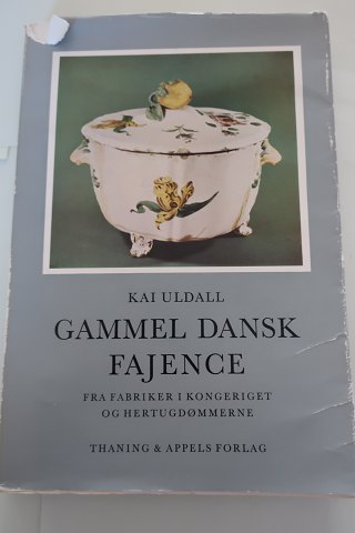 Gammel dansk fajence
Fra fabriker i kongeriget og hertugdømmerne
Af Kai Uldall
Thaning & Appels Forlag
1961
Sideantal: 299