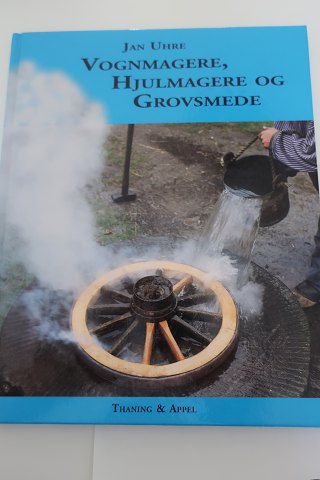 Vognmagere, hjulmagere og andre grovsmede
Af Jan Uhre
Thanning & Appels Forlag
2001
Sideantal: 83
In a good condition