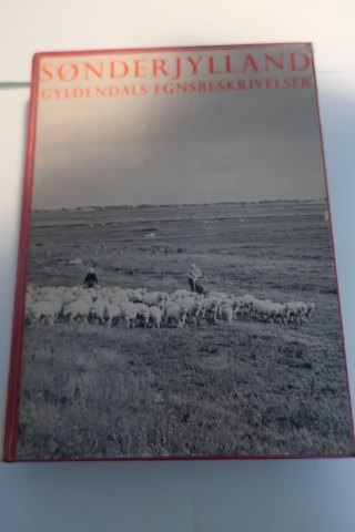 Sønderjylland - Gyldendals Beskrivelser - Med Vadehavet og Rømø
Gyldebdals Forlag
1971
Sideantal: 302
Tidligere Solebiblioteks-eksemplar