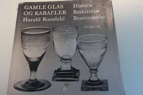 Gamle Glas og Karafler
Historie - Beskrivelse - Bestemmelse
Af Harald Roesdahl
Forum
1977
Sideantal 151
Med smudsomslag