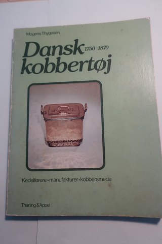 Dansk kobbertøj 1750-1870
Kedelførere - manufakturer - kobbersmede
Af Mogens Thygesen
1980
Thaning & Appels Forlag
Sideantal: 134
In gutem Stande