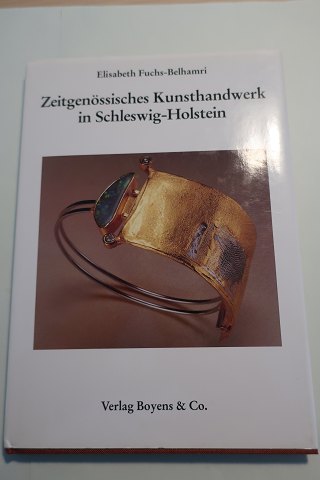 Zeitgenössiches Kunsthandwerk in Schleswig-Holstein
Af Elisabeth Fuchs-Belhamri
Westholsteinische Verlagsanstalt , Boyens & Co., Heide
1993
Sideantal 95