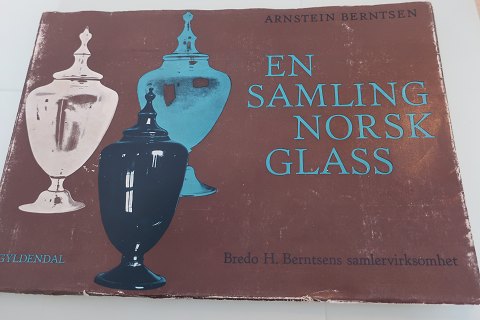 En samling Norsk Glass
Af Bredo H. Berntsens Samlervirksomhed
Gyldendal Norsk Forlag 
1962
In a good condition