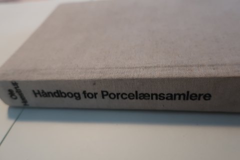 Håndbog for porcelænsamlere
Af Ole Hæstrup
Lademann Forlagsaktieselskab
1986
Sideantal: 256
In gutem Stande