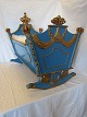 Cradle made of blue-painted and partial gilt wood. 

Originally intended for the princess Anne-Marie 
of Denmark, sister to her majesty the Queen 
Margrethe II of Denmark.
Made in 1946 by a master cabinetmaker from 
Copenhagen.