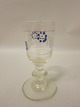 Schnapsglas, blumendekoriertes, antikes
Um 1880
Bemerkung: 2 kleine angeschlagene Stelle unter 
dem Fuss und Abnutzung beim Glas