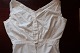 Good old blouse/top without sleeve and with 
signature
Very beautiful and special
The antique, Danish linen and fustian is our 
speciality and we always have a large choice of 
tea towels, table clothes, napkin, clothes etc.