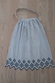 Apron, an old Danish apron
With embroidery made by hand
H: 70cm
In a good condition