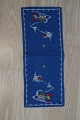 An old table cloth for the christmas, with 
embroidery, handmade
49cm x 20cm
In a good condition
We have a good selection of handmade table 
clothes