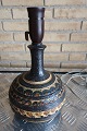 Retro Lampe
Eine seltene Tischlampe von Jette Hellerøe
H: 20cm ohne Fassung
Stempel: Jette Hellerøe
In gutem Stande