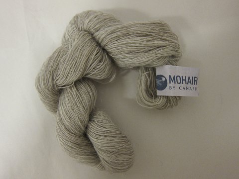 Kidmohair - 1-Trådet
Kidmohair er et naturprodukt af højeste kvalitet fra  sydafrikanske 
angorageder.
Den viste farve er: Beige meleret, Farvenr. 1303
Prisen er pr. nøgle med 50 gram Kidmohair