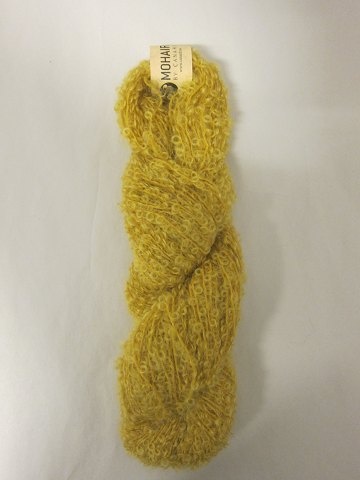 Mohair Bouclé
Mohair Bouclé er et naturprodukt fra sydafrikanske angorageder.
Den viste farve er: Karry, Farvenr. 1034
Prisen er pr. nøgle med 100 gram Mohair Bouclé