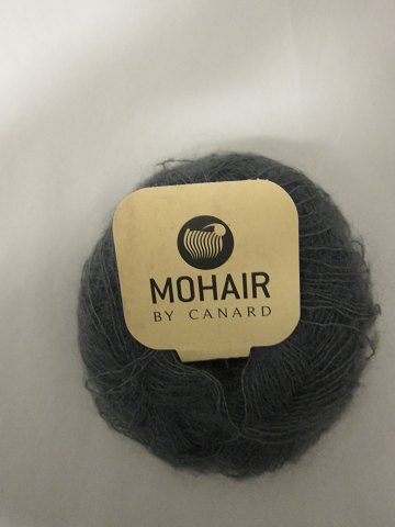 Brushed Lace er et naturprodukt af højeste kvalitet fra  sydafrikanske 
angorageder blandet med den fineste Mulberry Silke.
Den viste farve er: Koks, Farvenr. 3010
Prisen er pr. nøgle med 25 gram Brushed Lace