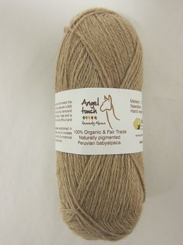 Baby Alpaca Angel Touch
100% ALPACA
Baby Alpaca Angel Touch er IKKE farvet, og fibrene ikke er tilsat olier, - og 
garnets farver er helt naturlige, er garnet allergivenligt.
Den viste farve er: Brown Light, Farvenr. FX0
Prisen er pr. nøgle med 50 gram