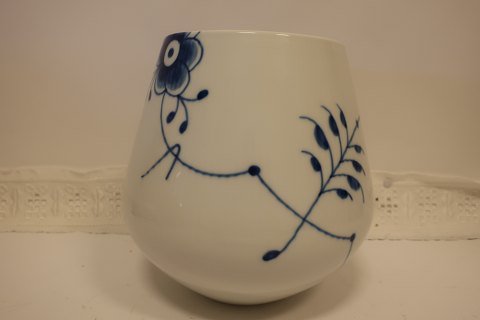 Vase Mega musselmalet fra Royal Copenhagen / Den Kongelige Porcelænsfabrik 
Model 682 Hvid og blå
1. Sortering
Denne vase er den store model
H: 22 cm