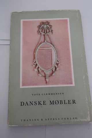 Danske møbler
Af Tove Clemmensen
Stiludviklingen fra Renææssancen til Klunketid
Thanning & appels Forlag
1963
Sideantal: 97
Del af serie fra samme forlag