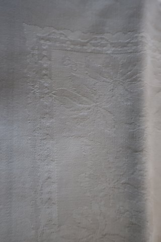 Antikke Stofservietter/mundservietter
Hør
Med smuk vævning med struktur
46cm x 50cm
Håndvævede
Haves 2 stk. ens
Antikt, dansk linned og olmerdug er vores speciale