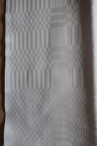 Antikke Stofservietter/mundservietter
Hør
Med smuk vævning med struktur
48cm x 54cm
Håndvævede
Haves 3 stk. ens
Antikt, dansk linned og olmerdug er vores speciale