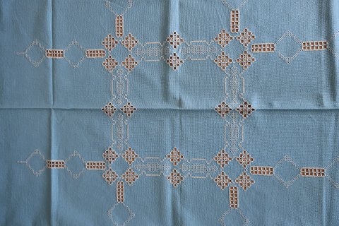 Old table cloth
With embroidery in white- made by hand
About 124cm x 114cm
In a good condition