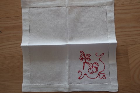 Antique napkins
Flax
Handmade
With a beautiful weaving with structure
33cm x 33cm
We have: 3 items identical
In a very good condition
The antique, Danish linen and fustian is our speciality