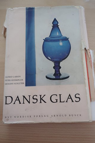 Dansk Glas
1825-1925
Af Alfred Larsen, Pet Riismøller og Mogens Schlüter
Arnold Busck - Nyt Nordisk forlag 
Udgivet: 1963