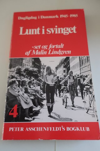 Dagligdag i Danmark, bind 4 af 8
- 1945-1985
Lunt i svinget
- set og fortalt af Mali Lindgren
1960-1965
Peter Asschenfeldt