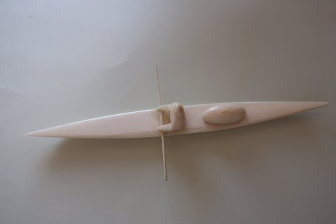 Grønlandica
Smuk og velholdt kajak med kajakroer
Sjælden figur, lavet af ben
L: ca. 13cm
Hele figuren er i meget flot stand helt uden skader
Varenr.: KL1005