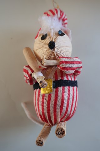 Rigtig sød julemus i stof og strå
H. ca. 12cm
Fra 1960-erne
