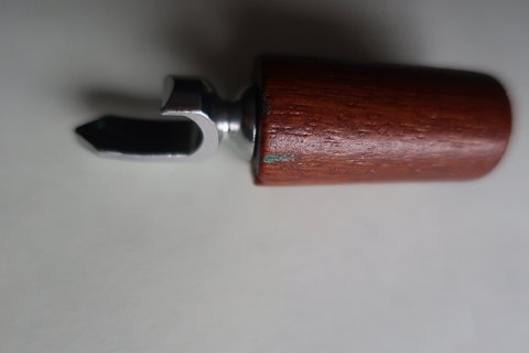 For samlere:
Vintage (øl)oplukker, lige til at have i lommen, - og ligger godt i hånden
L: ca. 6,5cm