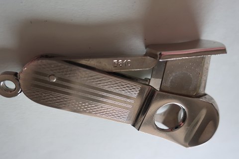 For samleren
Vintage cigarklipper
Stemplet: 5610 på den ene side og Pfeiring Scling på den anden side
L: 6,5cm