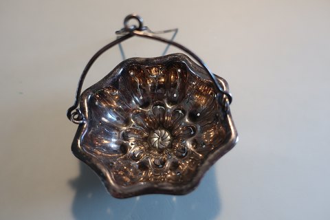 Antikkes Teesieb aus Silber gemacht mit schönem Dekoration
Aus die 1800-Jahren 
Kein Stempel
L: um 3cm
Durchm: 6,5cm
In gutem Zustand