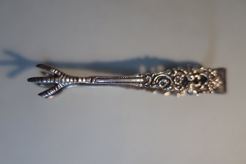 Antik lille smuk sukkertang af sølv med "kløer" 
Smuk dekoration
Stemplet: 800
L: 9,5cm
B: 1,5cm