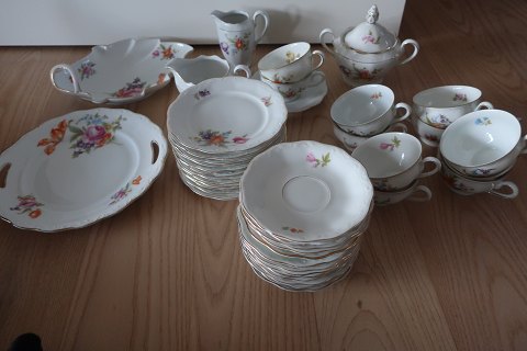 KFM, Kjøbenhavns Porcelæns Maleri bestående af 43 dele:
Otte Rubens med guldkant i 1940-erne