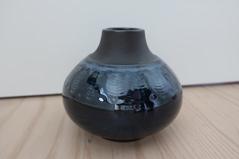 Søholm vase
Søholm Denmark Stentøj
Design: Einar Johansen
Einar Johansen worked by Søholm 1958-1971
Nr.: 3326
Stamped
From the 1960