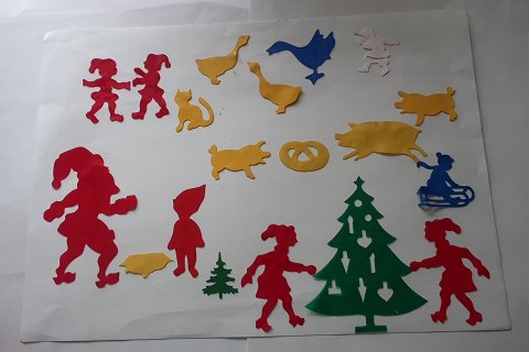 Die gute Weihnachtsmotiven, die wir früher auf den Fenstern hatten
Diese Weihnachtsmotiven kleben direkt auf die Festern
Die sind sehr einfach zu entfehrnen
33 Motiven alle inklusive
Aus die 1950-Jahren
In gutem Zustand