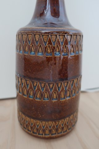 Tischleuchte
Søholm Tischleuchte aus Keramik 
Model: 3034
Stempel: Søholm stentøj, Bornholm, Denmark, 3034, Handmade
H: 27,5cm