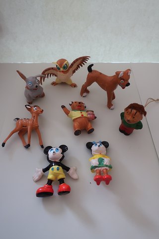 Für Sammler:
Disney Figuren
Sammlung von Disney Figuren aus Plastik gemacht, - viele davon haben 
Logo-Stempel daran
Mit Stemplet: Bambi, Stampe, Mickey Mouse, Mini Mouse, Hund fra Lady & 
Vagabonden
Undeutlich Stempel: Peter Plys med Honningkrukke