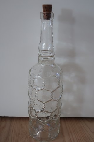 Eine schöne antikke Karaffel
Sehen Sie die schöne Muster im Glas
H: um 32cm
Aus Anfang der 1900-Jahren
In sehr gutem Zustand