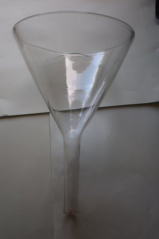 Selten antik Trichter aus glas
H: 23cm
Trichter Durchm: 16cm
Anfang 1900-Jahren
In sehr gutem Zustand