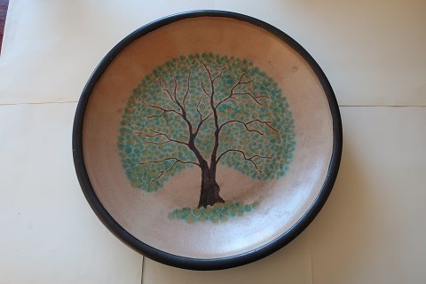 Dish, pottery made by Hildegon, the well known potter from the island Als in Southern JutlandDiam: 30cmSignatur: Hildegon AlsIn a very good conditionThe pottery from Hildegon is sought after especially from many collectors