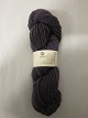 Roving er et naturprodukt af højeste kvalitet fra  
sydafrikanske angorageder blandet med den fineste 
merino fra får.
Den viste farve er: Lilla, Farvenr. 4097
Prisen er pr. nøgle med 100 gram Roving