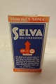 Vaskepulverpakke "SELVA" indeholdende det 
selvvaskende vaskepulver
Fra fabrikken NOMA
Inkl. brugsanvisning samt specielle tekster på 
pakken
Vi har et stort udvalg af gamle købmandsvarer med 
originalt indhold
Kontakt os for yderligere information