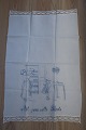 Parade piece
A beautiful old parade piece with handmade blue 
embroidery
The parade piece was in the good old days used to 
hang in front of the tea towels so that all things 
always looked clean and beautiful
100cm x 65cm
The antique Danish linen is our