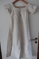 Shift / dress made of flaxAn antique shift with hand made buttonholes, embroidered hand-made initials and other items to make the dress beautiful.The antique, Danish linen and fustian is our speciality
