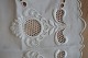 Gammel dug
Håndbroderet med hvidt broderi
Ca. 55cm x 55cm